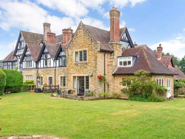 2 Bedroom Mews Property For Sale In Horsham