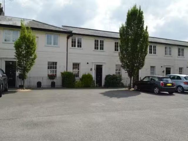 2 bedroom mews property for rent in Arbour Lane, Springfield.