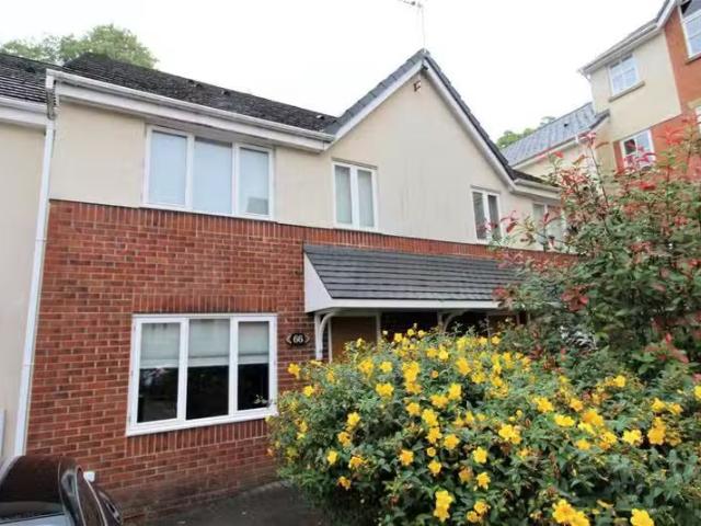 2 bedroom mews property for rent in Clarendon Gardens, Bromley.