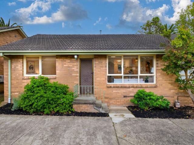 2 Bedroom Apartment Mitcham VIC 102758904
