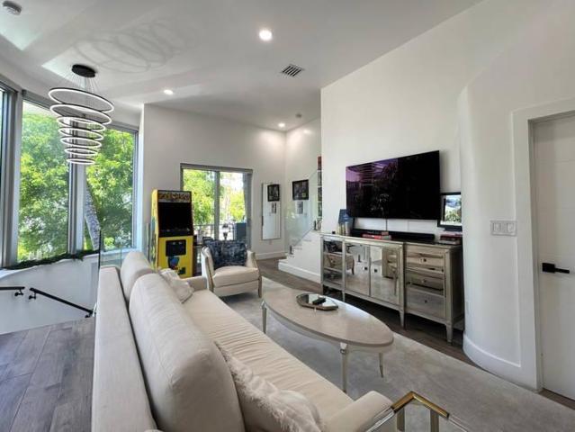 2 bedroom, Miami Beach FL 33139 104106054