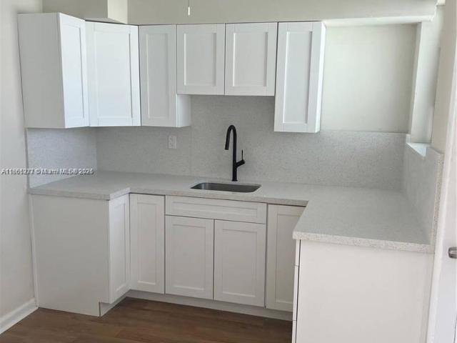 2 bedroom, Miami Beach FL 33141 96684174