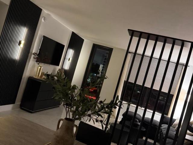2 bedroom, Miami Beach FL 33154 105989155