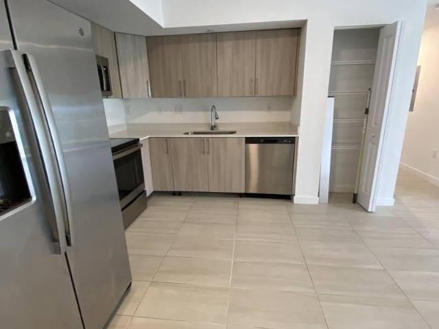 2 bedroom, Miami Gardens FL 33169 105525394