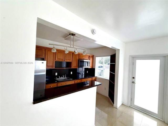 2 bedroom, Miami FL 33125 105703684