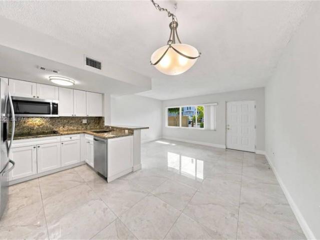 2 bedroom, Miami FL 33126 106247184