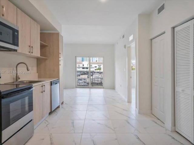 2 bedroom, Miami FL 33130 105166741