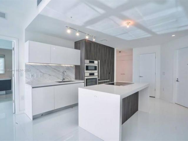 2 bedroom, Miami FL 33132 96201024