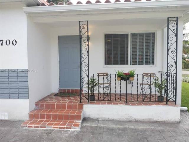 2 bedroom, Miami FL 33133 105247800