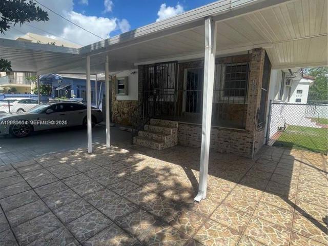 2 bedroom, Miami FL 33135 105377566