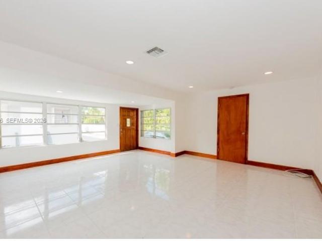 2 bedroom, Miami FL 33135 105804008