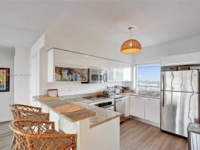 2 bedroom, Miami FL 33137 106065808