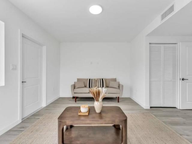2 bedroom, Miami FL 33162 105099946