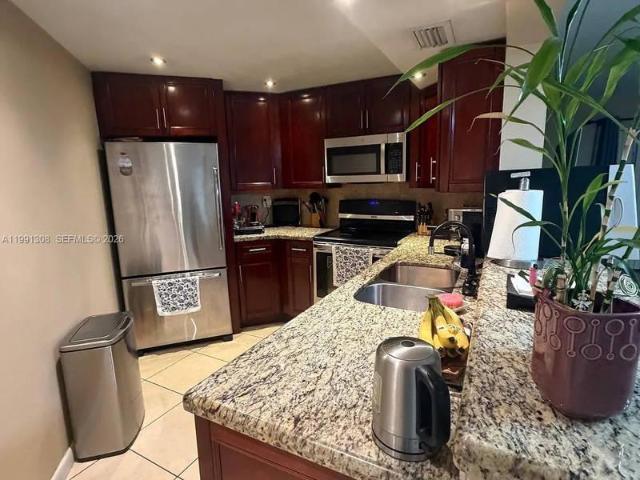 2 bedroom, Miami FL 33172 105703709