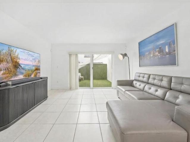 2 bedroom, Miami FL 33182 106220495