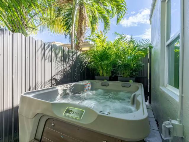 2 bedroom, Miami Miami 33133 LS96887466