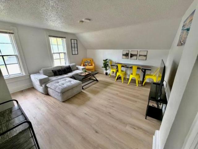 2 bedroom, Michigan City IN 46360 105019138