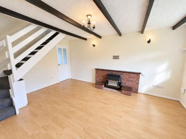 2 bedroom mid terrace to let