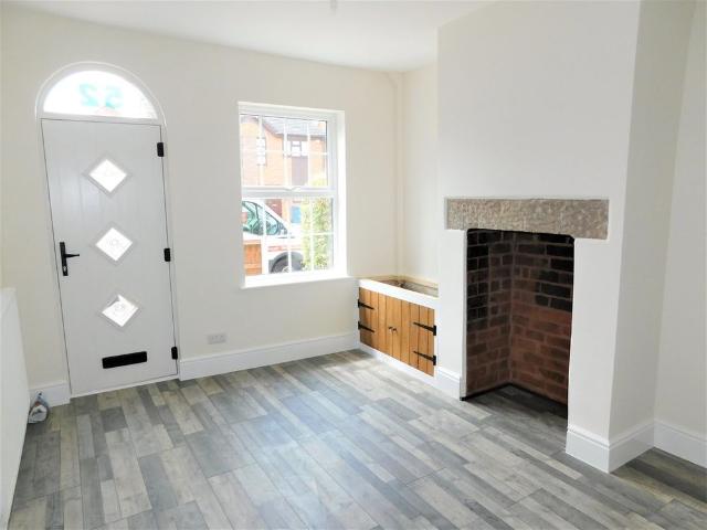 2 bedroom mid terrace to let