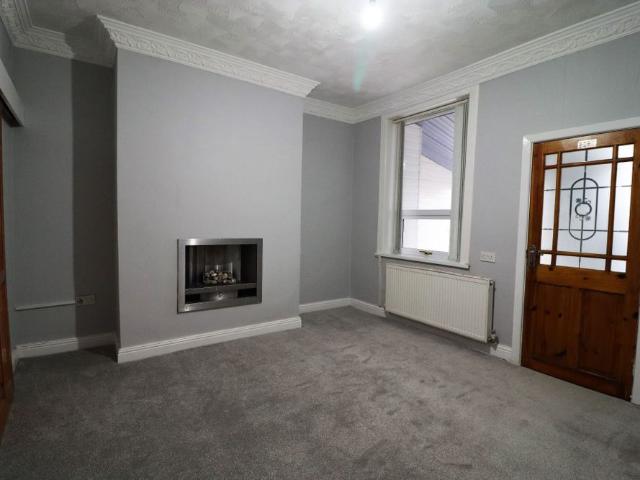 2 Bedroom Mid Terraced House To Rent