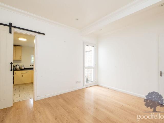 2 bedroom mid terraced house to rent