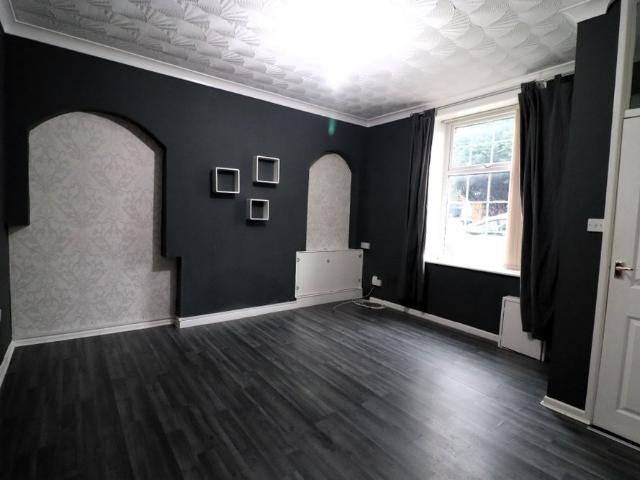 2 Bedroom Mid Terraced House To Rent