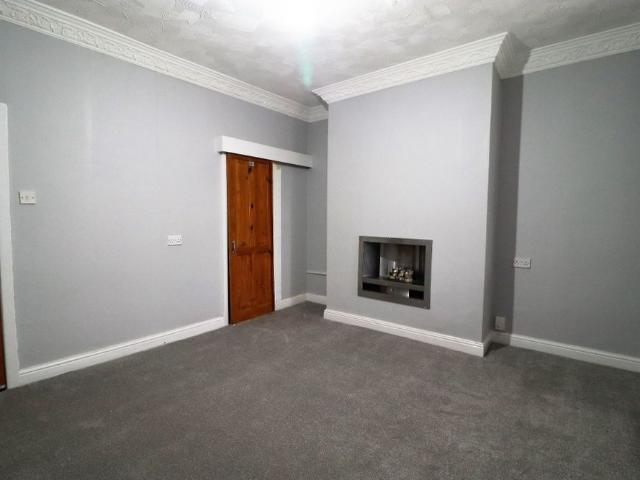 2 Bedroom Mid Terraced House To Rent