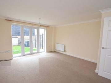 2 Bedroom Mid Terraced House To Rent