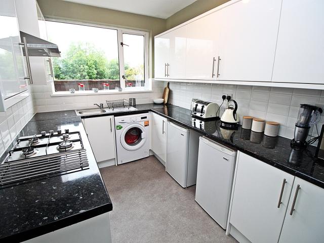 2 Bedroom Mid Terraced House
