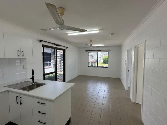 2 bedroom Middle of town Unfurnished