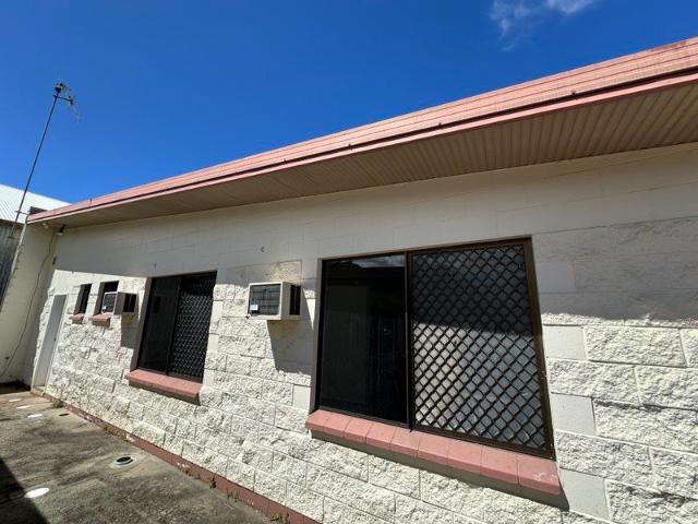 2 bedroom Middle of town Unfurnished