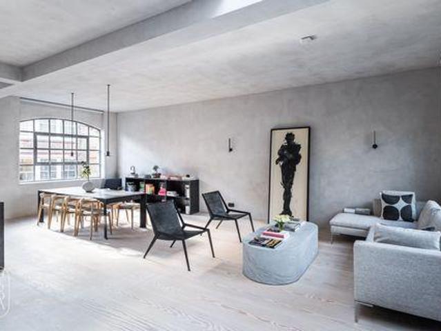 2 Bedroom Multi Family London England 96240014