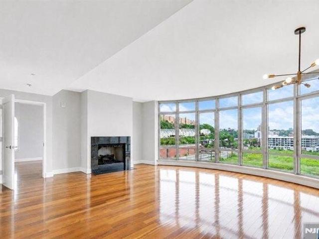 2 bedroom, North Bergen NJ 07047 105125068