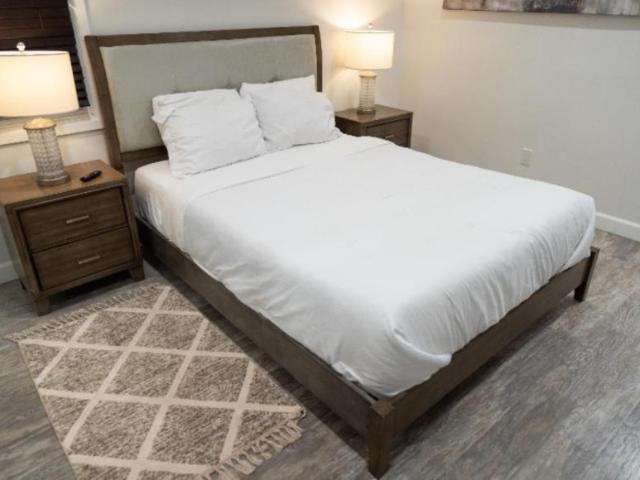 2 bedroom, North Hollywood CA 91606 LS105305770