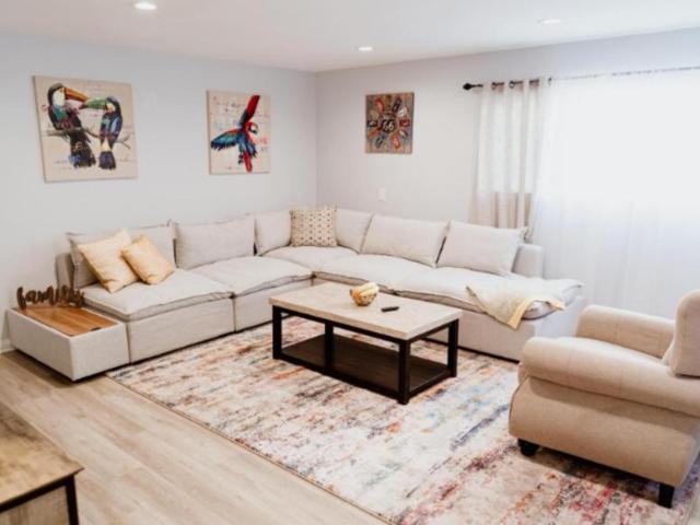 2 bedroom, North Hollywood CA 91601 102769973