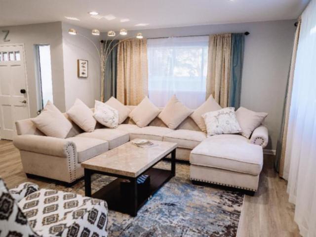 2 bedroom, North Hollywood CA 91601 102769974