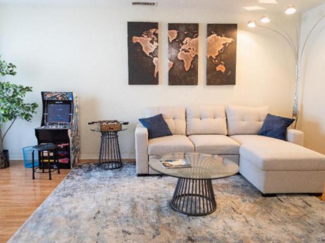 2 bedroom, North Hollywood CA 91610 102769979