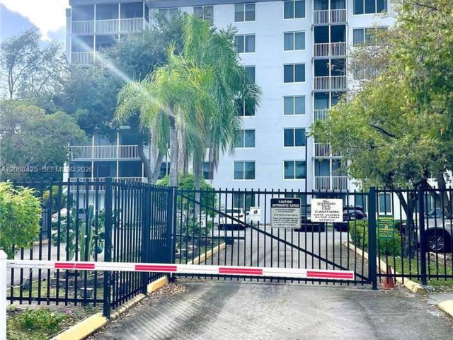 2 bedroom, North Miami Beach FL 33160 106133681