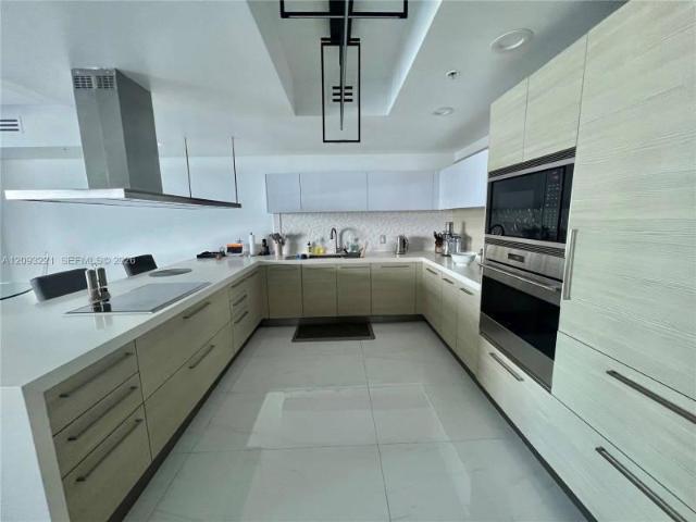 2 bedroom, North Miami Beach FL 33160 106192090