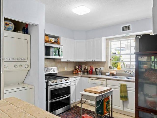 2 bedroom, North Miami FL 33181 105504958
