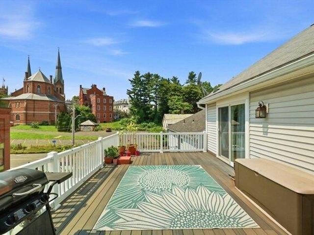 2 bedroom, Northampton MA 01060 105352726