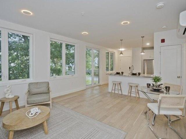 2 bedroom, Northampton MA 01060 105353052