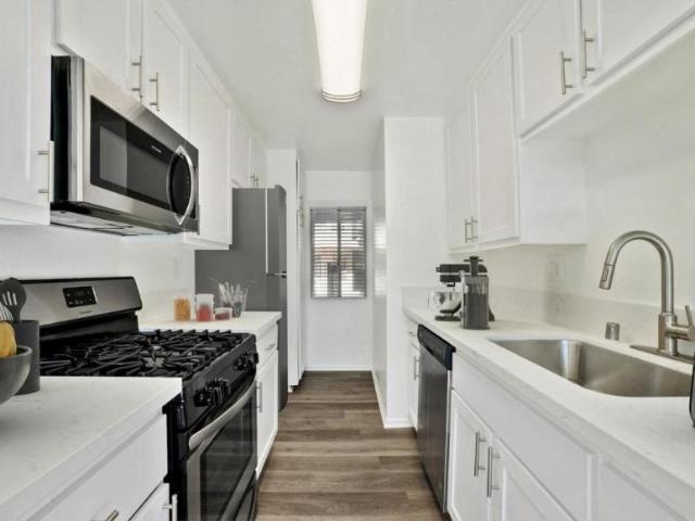 2 bedroom, Northridge CA 91324 104883626