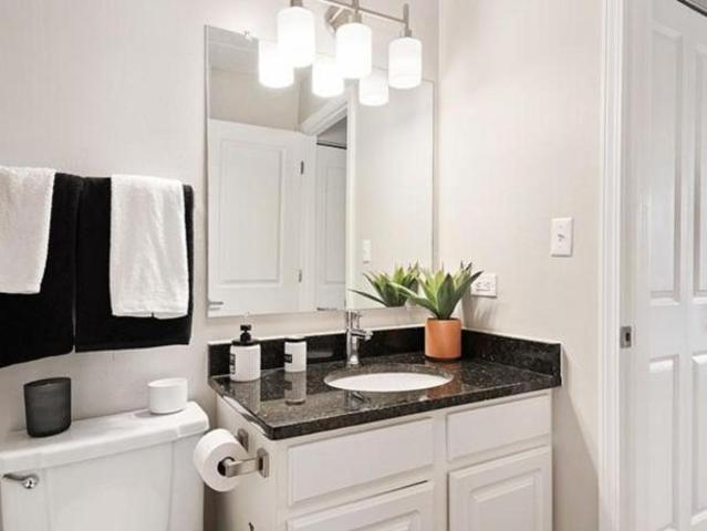 2 bedroom, Naperville IL 60563 103935098