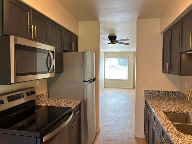 2 bedroom, New Berlin WI 53151 103203247