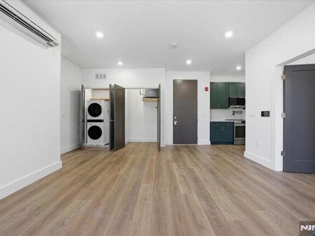 2 bedroom, Newark NJ 07102 105256849
