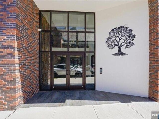 2 bedroom, Newark NJ 07102 105288843