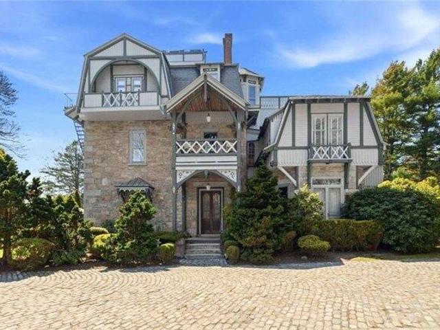 2 bedroom, Newport RI 02840 105588360