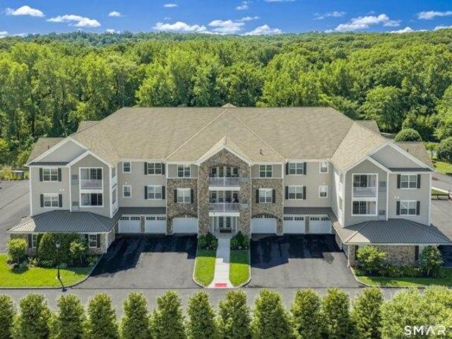 2 bedroom, Newtown CT 06470 105516401