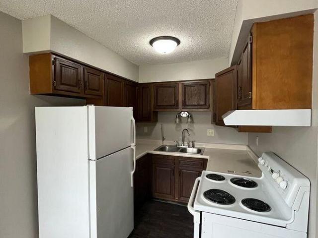 2 bedroom, Newton IA 50208 105834450